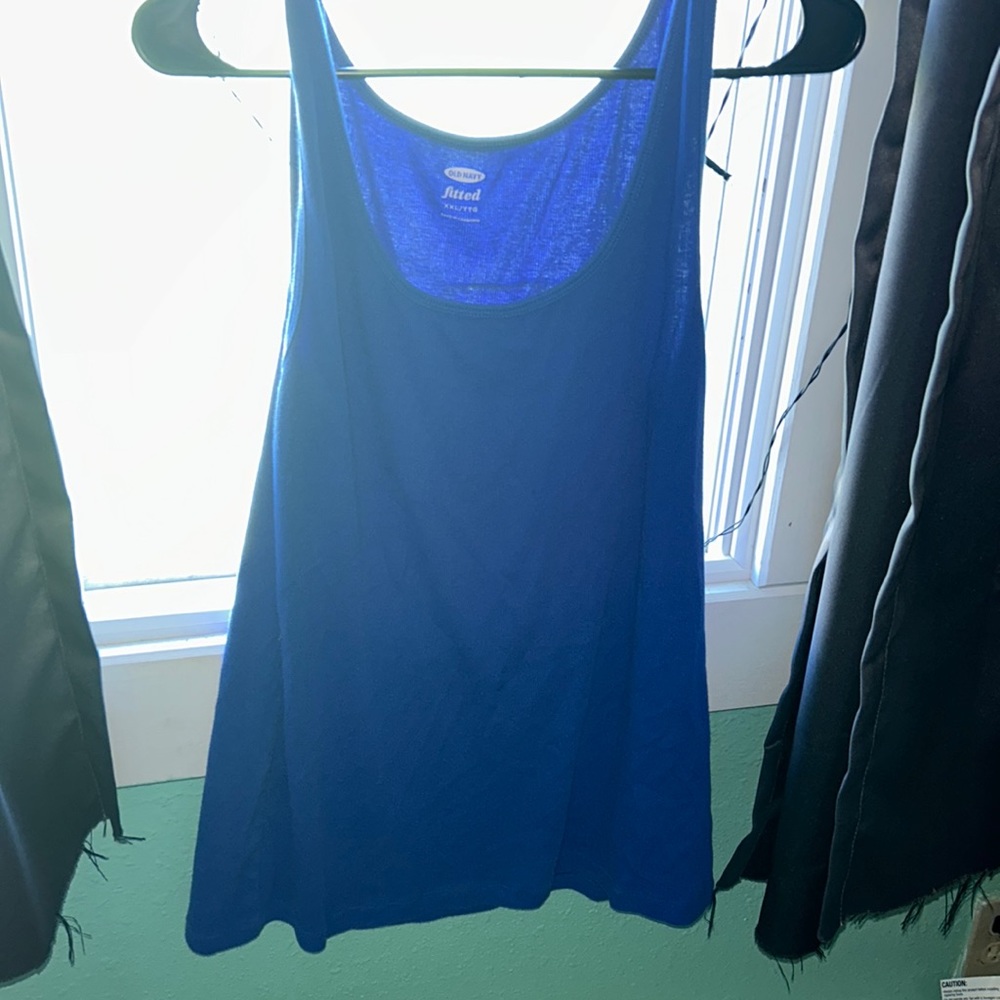 Never worn old navy shirt, new without tags extra extra large.